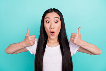 Photo of young attractive asian girl amazed shocked happy smile show thumbs-up like isolated over turquoise color background