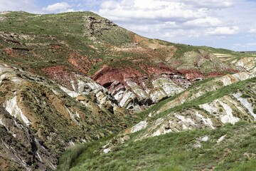 Clays, sandstones and gypsum, forming keuper strata with bright colors, composed of teruelites,...