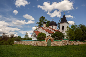 Fototapeta na wymiar Church in Bekhovo