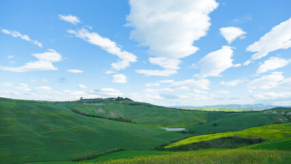 Fototapeta na wymiar Le Crete Senesi in primavera in territorio di Asciano, in Toscana.