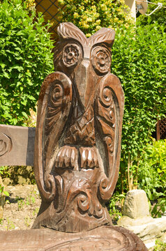 Russia, Lazarevskoe 17.06.2011. Carved wooden owl Park Mamedova