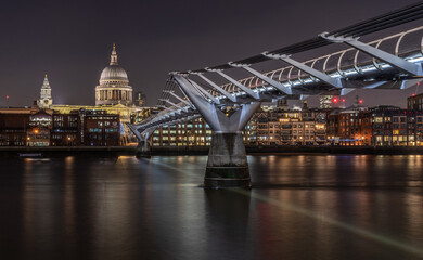 Fototapeta na wymiar Millennium Bridge and St Paul's Night View