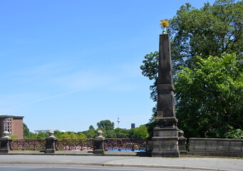 Fototapeta na wymiar Brücke über den Fluss Spree, Bellevue, Tiergarten, Berlin