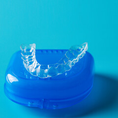 The invisible braces aligner on blue vox. Mobile orthodontic apparatus for the correction of teeth.