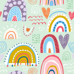Kinderachtig naadloos patroon met creatieve regenbogen, harten en handgetekende texturen. Trendy kinderen vector achtergrond.
