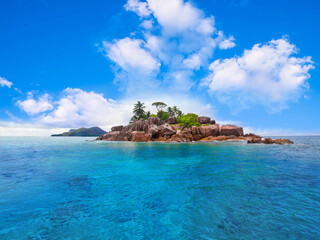 Fototapeta premium Tropical island at Seychelles