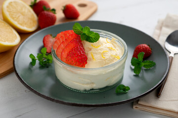 Lemon lemon mousse with strawberries.