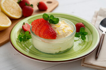 Lemon lemon mousse with strawberries.