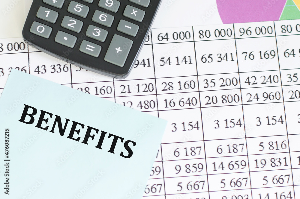 Aufkleber text benefits on the card for notes on the background of reports and charts next to the calculator. 