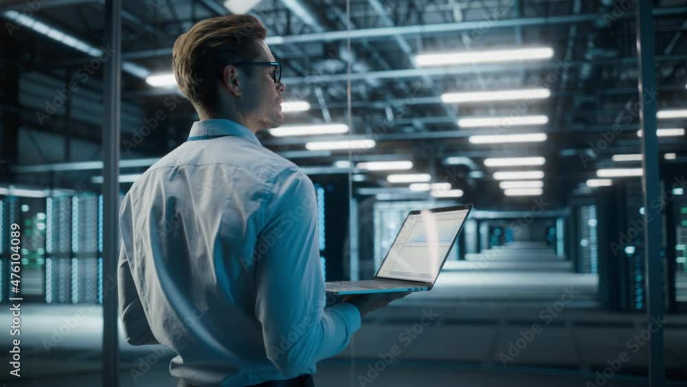 Fototapete Big Data Center Technology Officer Using Laptop Computer. Server Farm Cloud Computing Facility with System Administrator Working. Software as Solution and Cloud Computing with Cyber Security