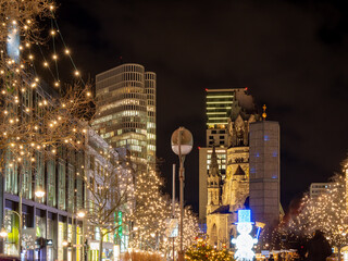 gedeachtniskirche berlin at christmas time © Jakob