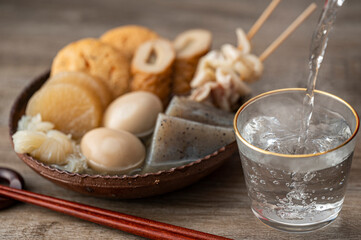 熱々のおでんと酒