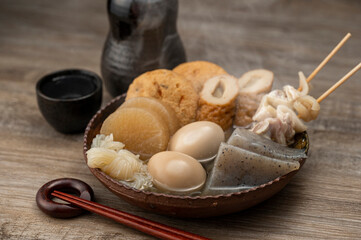 熱々のおでんと酒