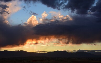 Fototapeta premium ominous afternoon virga clouds over the front range of the colorado rocky mountains, as seen from broomfield,colorado