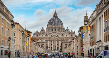 Fototapeta na wymiar ciudad del Vaticano con la iglesia de San Pedro en Roma 