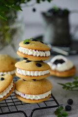 whoopi pie with blueberries