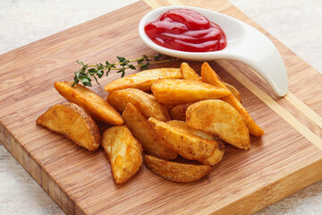 Fried rustic potato with tomato ketcup