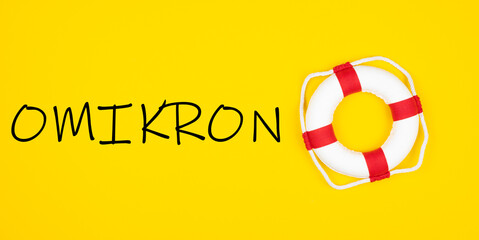 Schlagwort OMIKRON mit einem Rettungsring auf gelben Hintergrund. Konzept Pandemie und Rettung