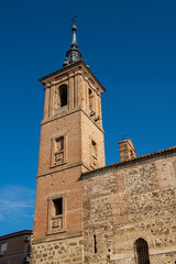 Fototapeta na wymiar Torre de la Iglesia de El Salvador en Talavera de la Reina