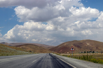 the road to the mountains