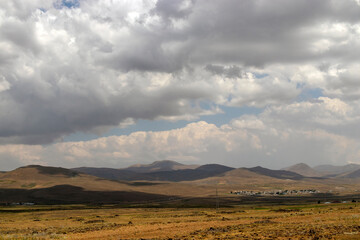 Naklejka premium clouds over the mountains