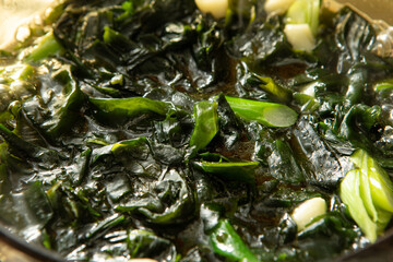 Seaweed soup, boiled soup with various seaweeds
