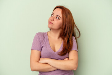 Fototapeta premium Young caucasian woman isolated on green background dreaming of achieving goals and purposes
