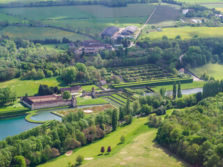 vue aérienne du parc du château de Villarceaux en France