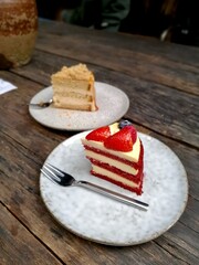 cheesecake with strawberries