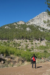 Obraz premium hiking in the cliff and hillside