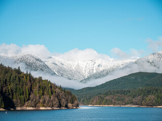Obraz premium lake and snow mountains