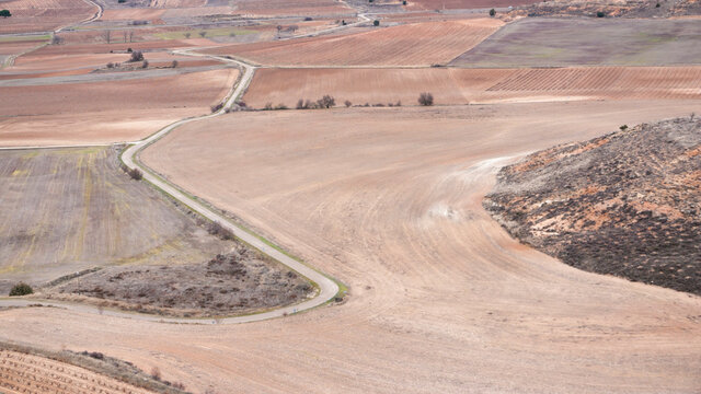 P&aacute;ramo con parcelas agr&iacute;colas en zona rural de  castilla y le&oacute;n