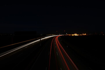 Fototapeta na wymiar Autobahn bei Nacht Langzeitbelichtung