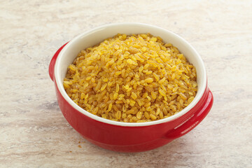 Raw bulgur in the bowl