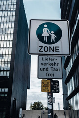 Naklejka premium crossing sign