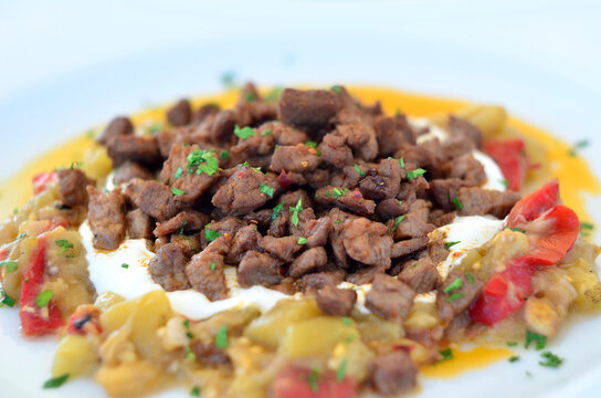 alinazik kebab with eggplant pepper and yogurt