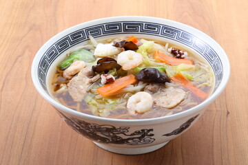 食卓の海鮮あんかけラーメン