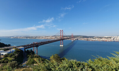 Fototapeta na wymiar lissabon Ponte 25 de Abril / Brücke des 25. April