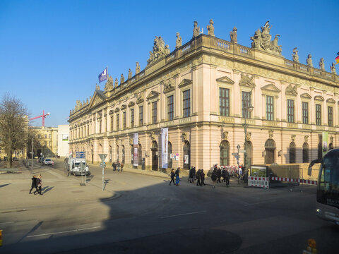 Humboldt University building during day time
