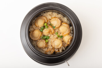 ホタテの釜飯　(ホタテの炊き込みご飯)