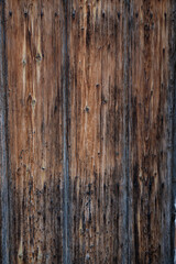 vieille porte en bois avec des clous en fer pouvant servir de fond de page, de texture ou d'arrière-plan 