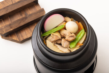 五目釜飯　(鶏五目釜飯)