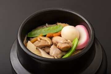 五目釜飯　(鶏五目釜飯)