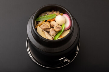 五目釜飯　(鶏五目釜飯)