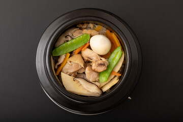 五目釜飯　(鶏五目釜飯)
