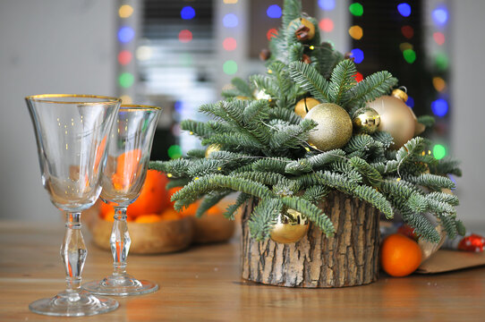 Natural herringbone with Christmas decor on the table
