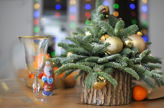 Natural herringbone with Christmas decor on the table