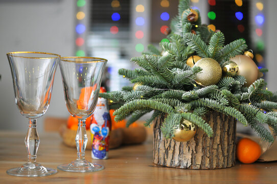 Natural herringbone with Christmas decor on the table