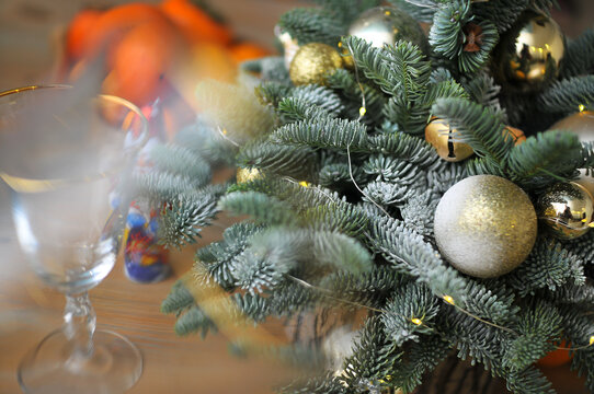 Natural herringbone with Christmas decor on the table