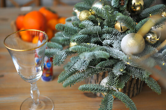 Natural herringbone with Christmas decor on the table